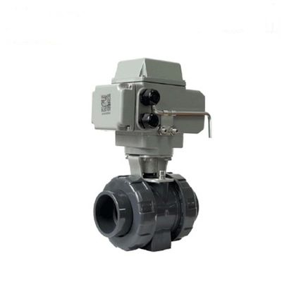 พลาสติก UPVC การเชื่อมต่อเส้นใยของวาล์วลูกไฟฟ้าสําหรับกรดน้ําและของเหลวที่ทําลาย